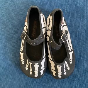 Girls Hot Chocolate designs mary jane shoes.